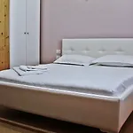 奥雷里斯酒店 Bërxull