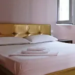 Aurelis Hotel Bërxull